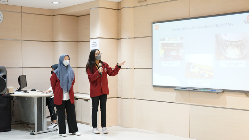 Presentasi Laporan Kegiatan Magang UMKM dan Magang Industri oleh mahasiswa Ilmu dan Teknologi Pangan Universitas Bakrie